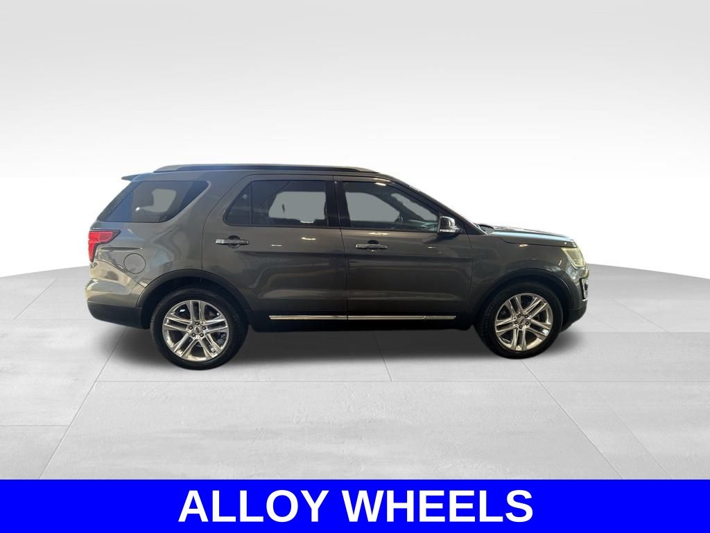 2017 Ford Explorer XLT photo 3