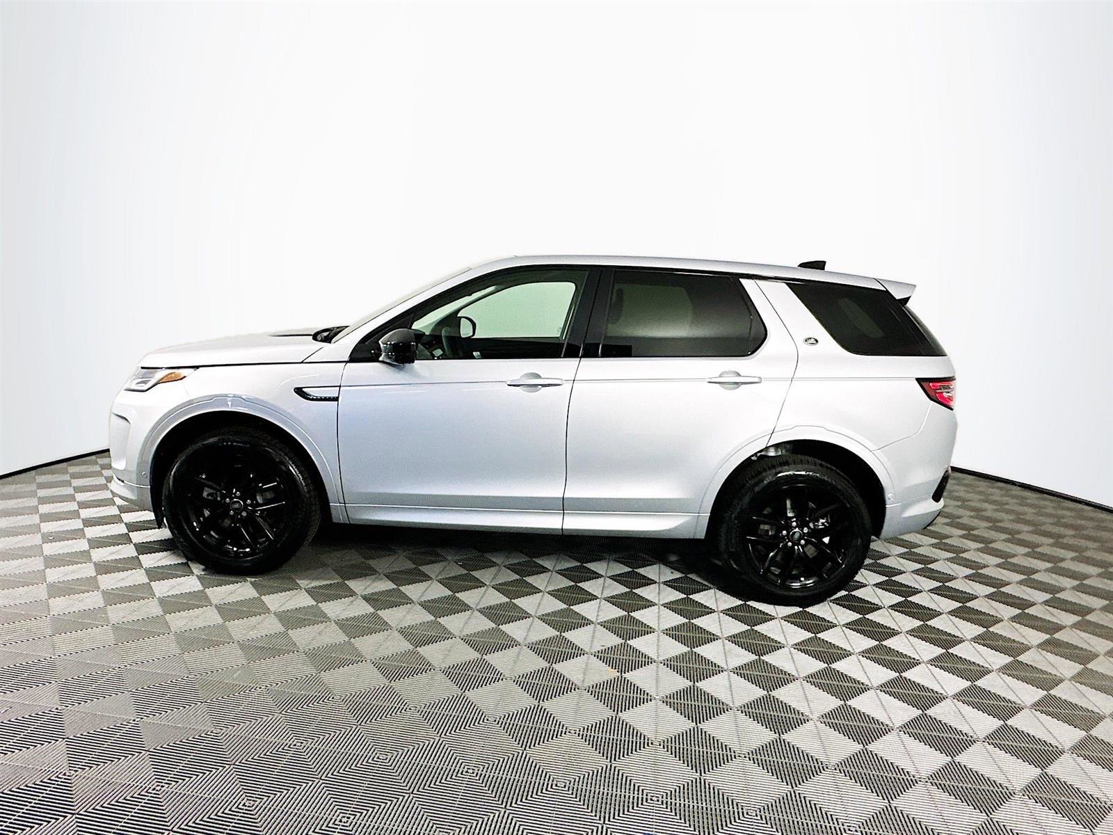 2025 Land Rover Discovery Sport S photo 3