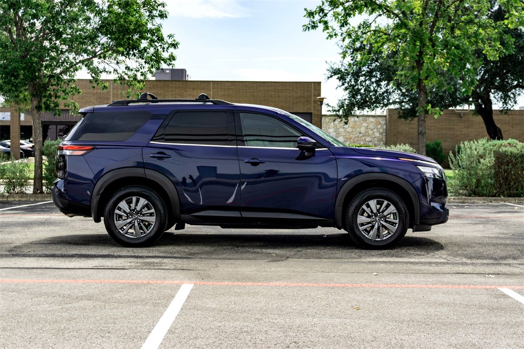 2024 Nissan Pathfinder SV photo 3