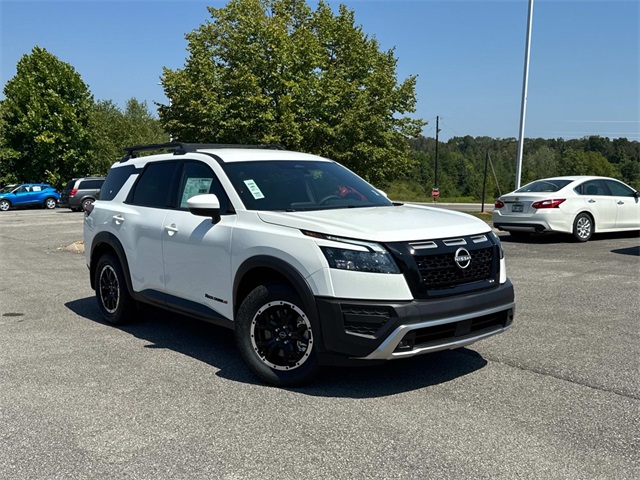 2025 Nissan Pathfinder Rock Creek photo 2