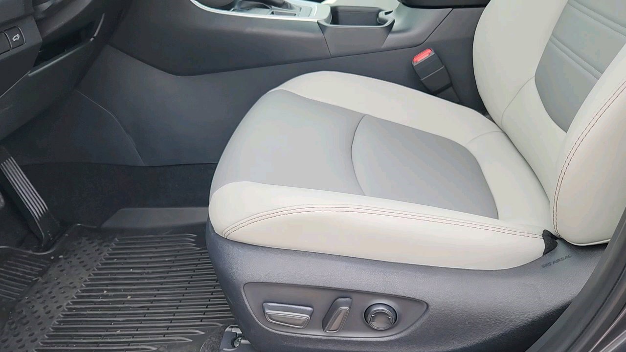 2025 Toyota RAV4 XLE Premium photo 16
