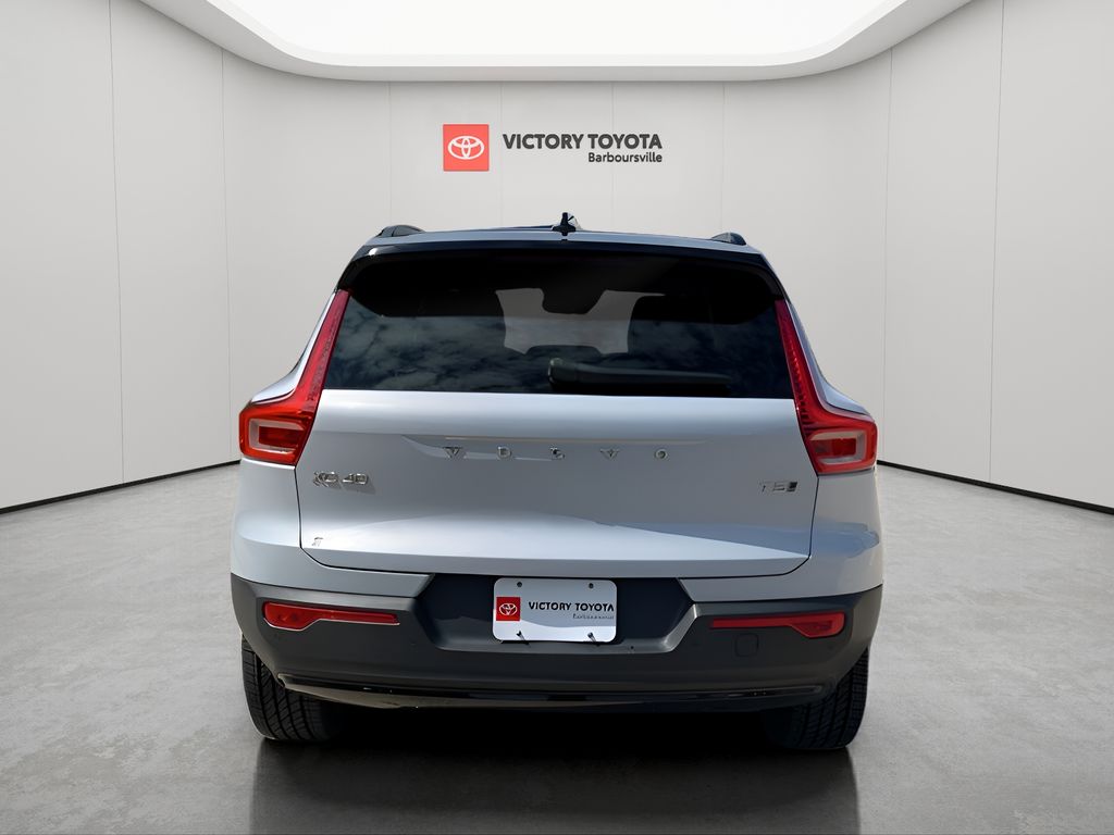 2021 Volvo XC40 R-Design AWD photo 3