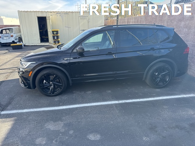 2024 Volkswagen Tiguan SE R-LINE BLACK's photo