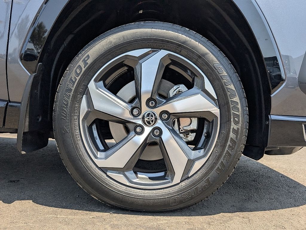 2024 Toyota RAV4 Prime SE photo 13