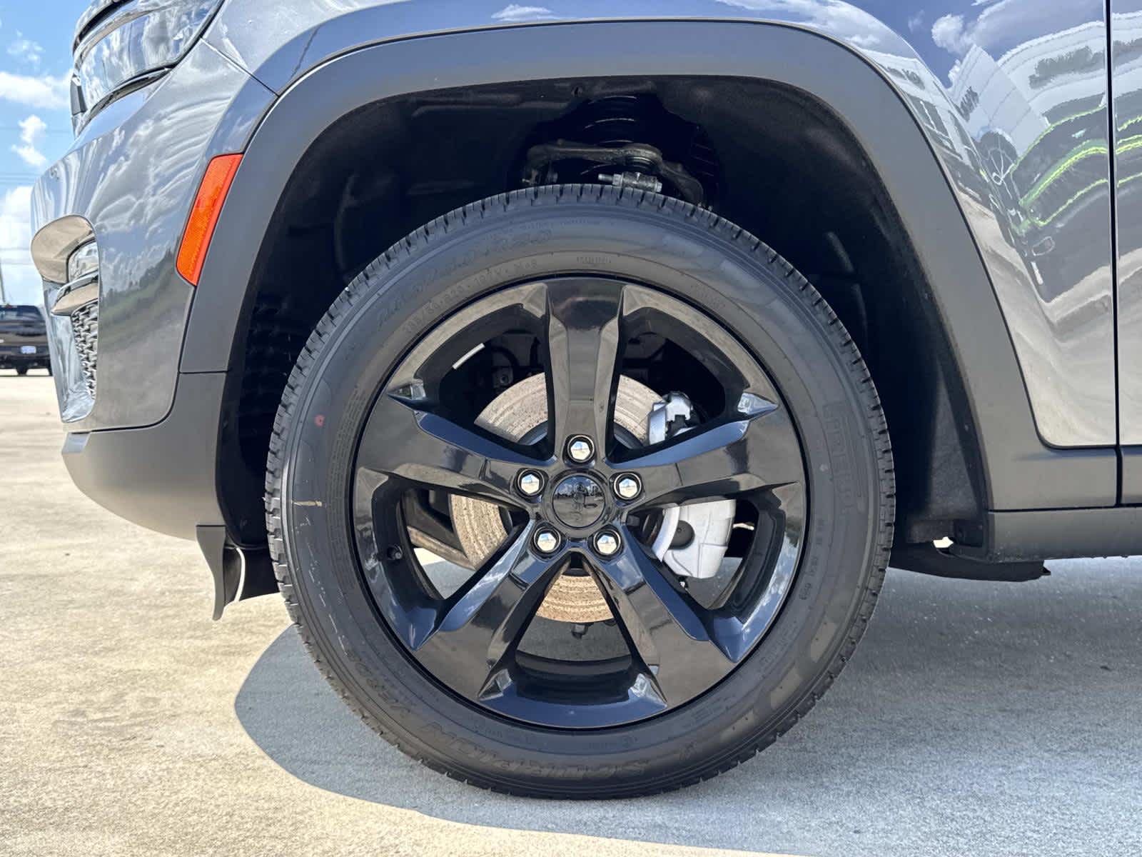 2025 Jeep Grand Cherokee Limited photo 2