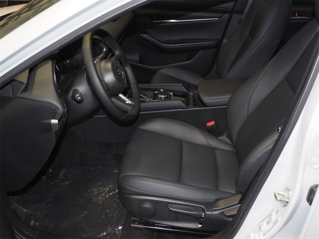 2025 Mazda Mazda3 2.5 Select Sport photo 4