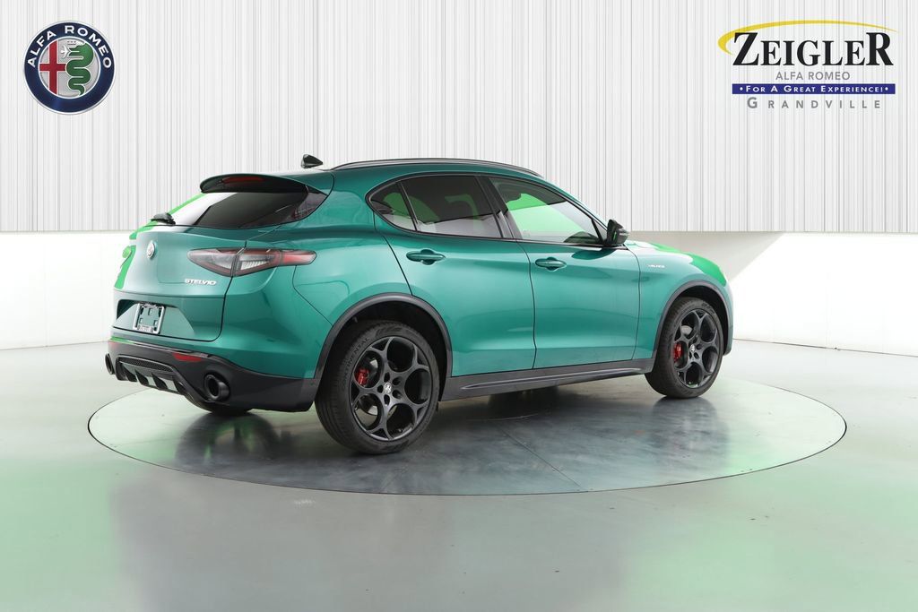 2025 Alfa Romeo Stelvio Sport photo 3