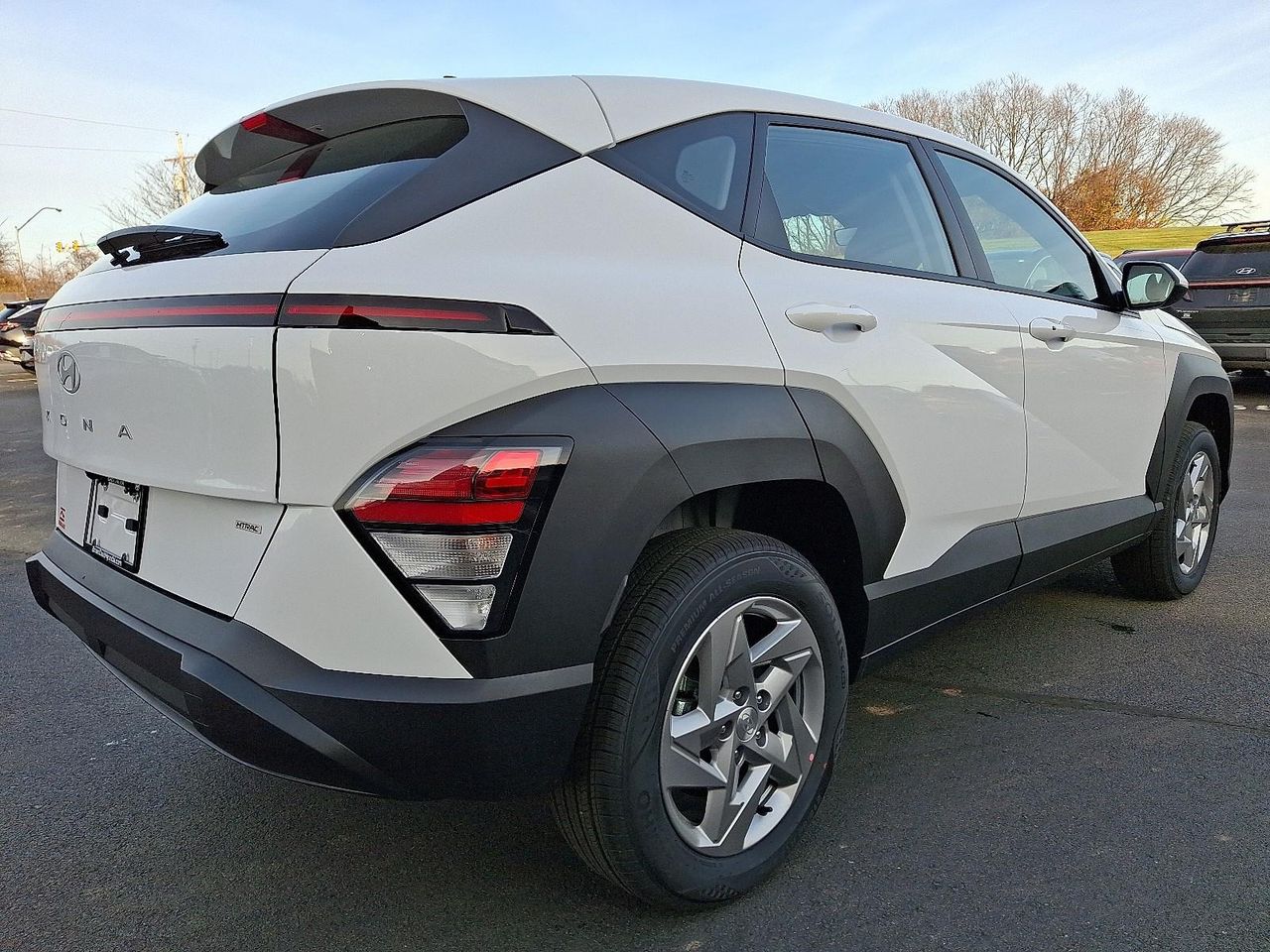 2026 Hyundai Kona SE photo 3