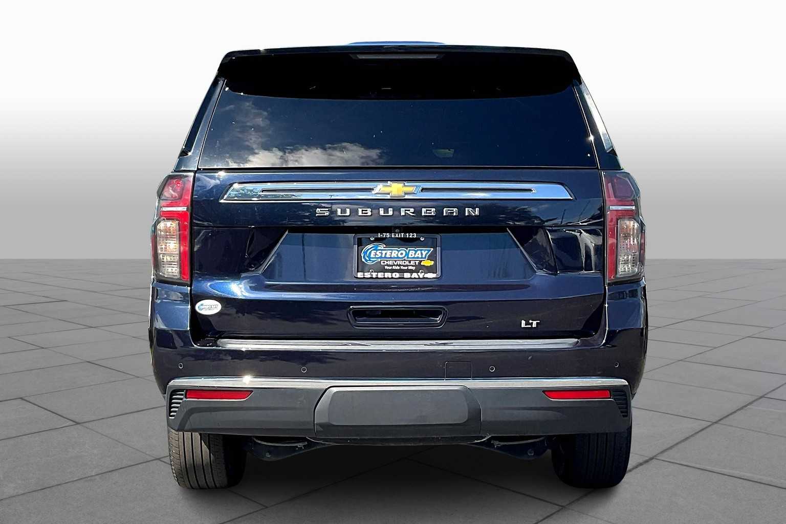 2023 Chevrolet Suburban LT photo 4