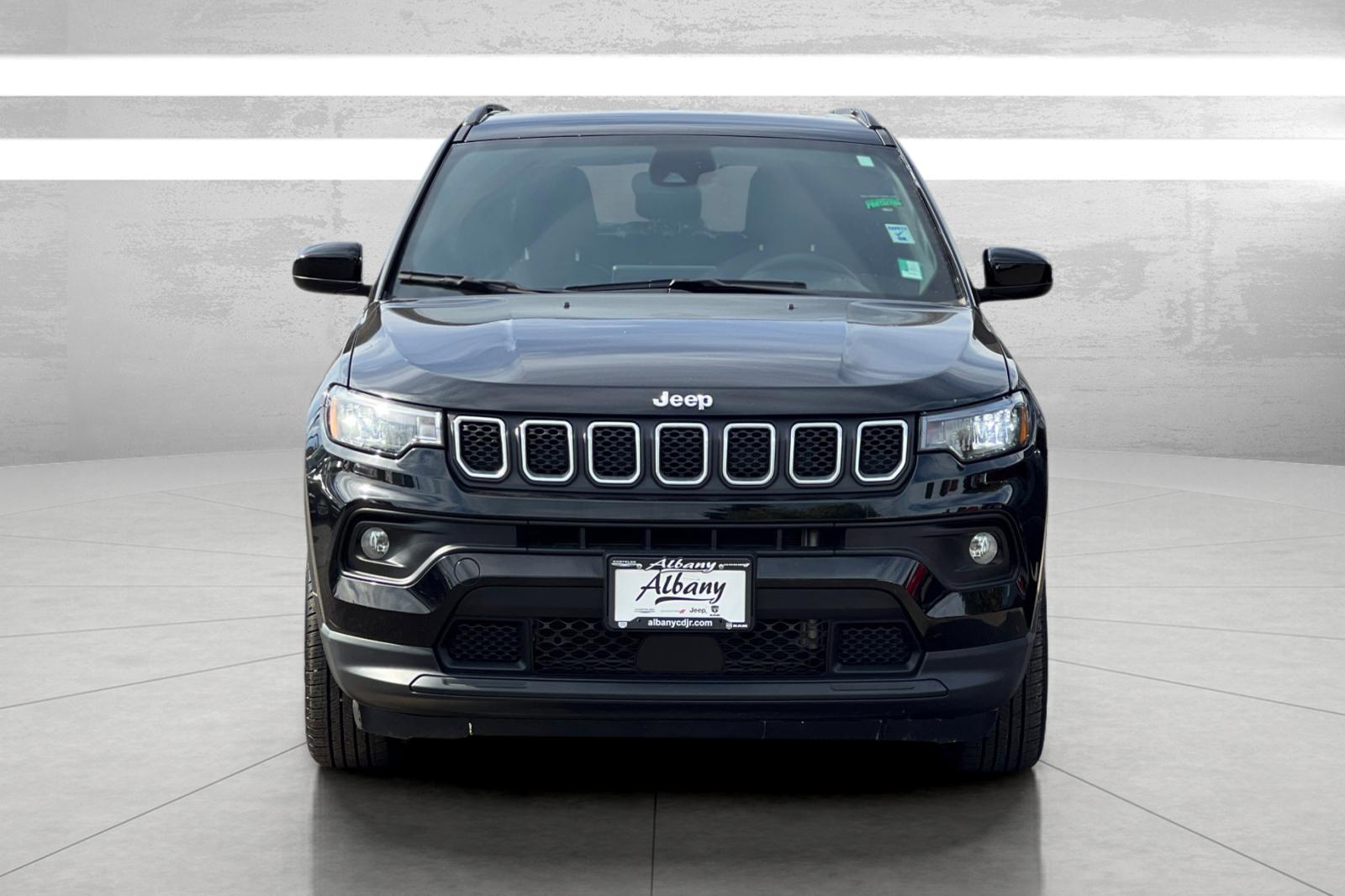2023 Jeep Compass Latitude photo 4