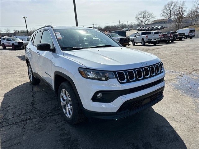 2025 Jeep Compass Latitude photo 4