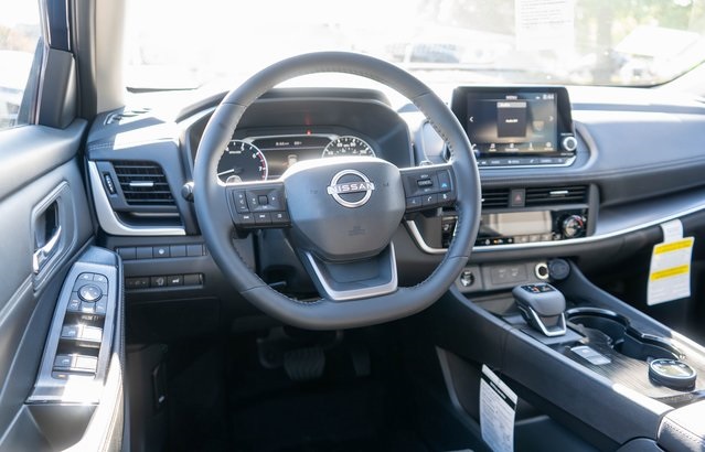 2026 Nissan Rogue SV photo 8