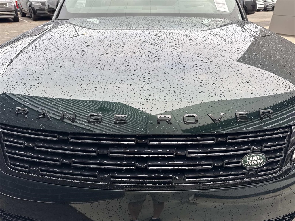2025 Land Rover Range Rover Sport SE photo 11