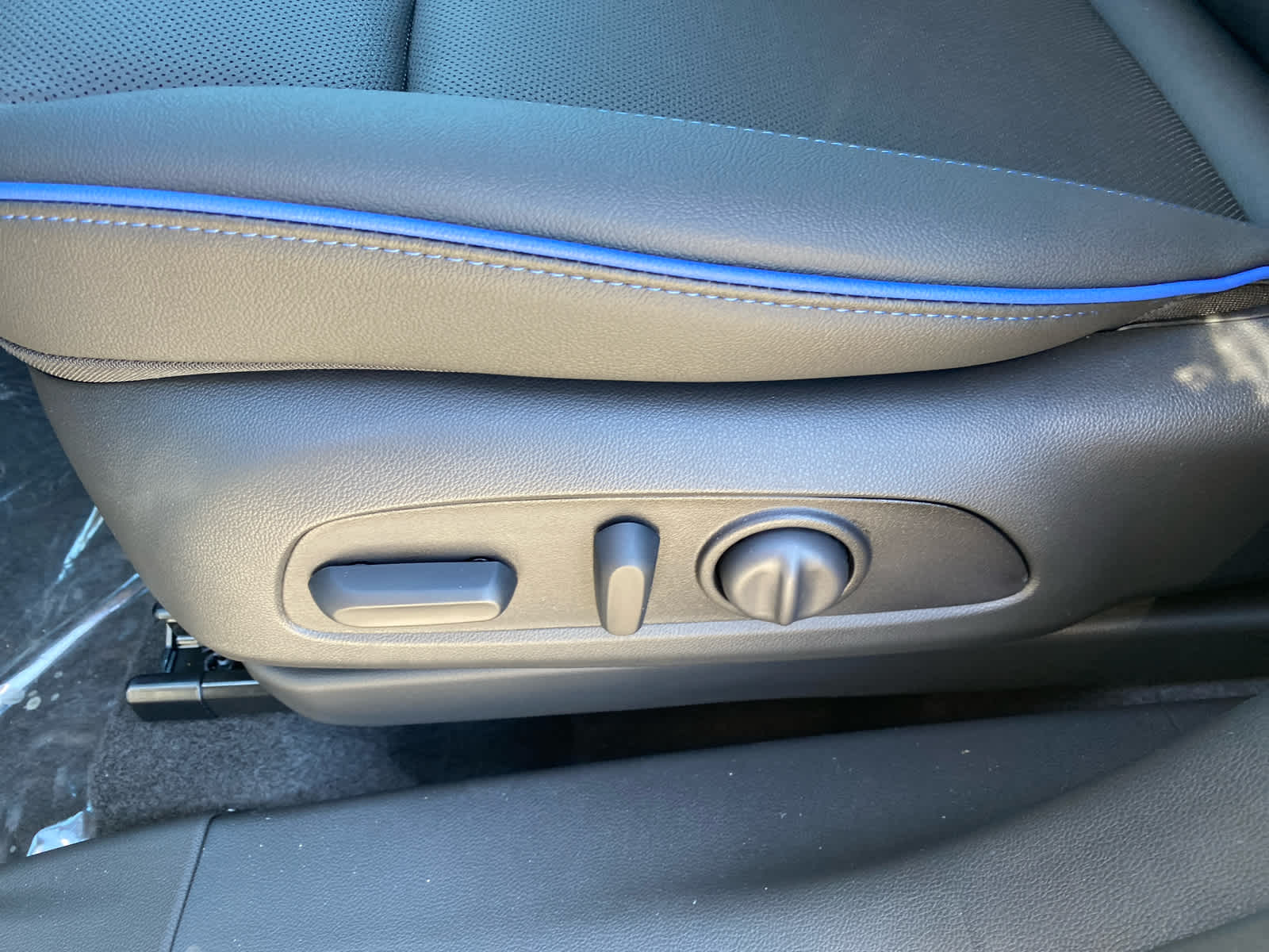 2026 Buick Encore GX Sport Touring photo 9