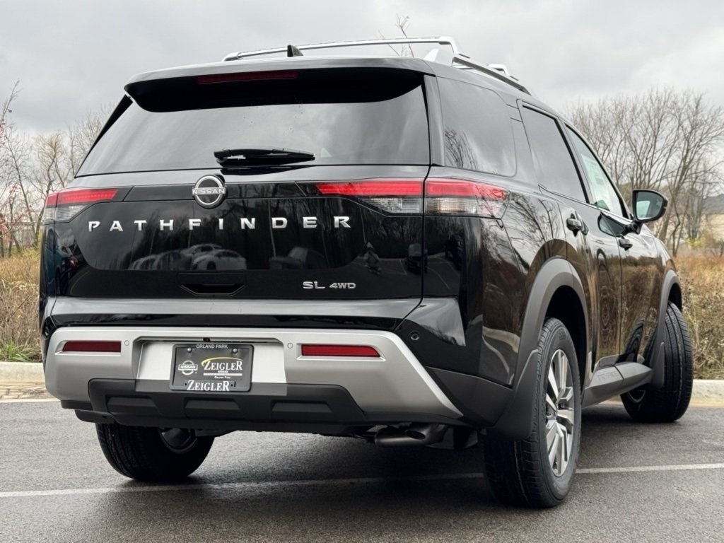 2025 Nissan Pathfinder SL photo 4