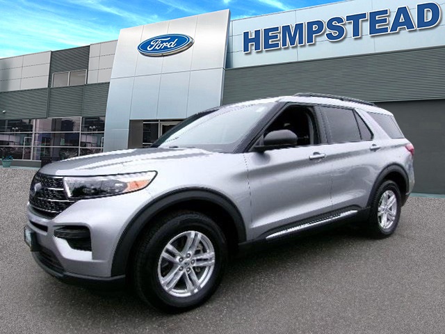 2023 Ford Explorer XLT's photo