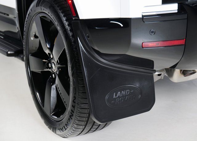 2025 Land Rover Defender 110 X-Dynamic SE photo 8