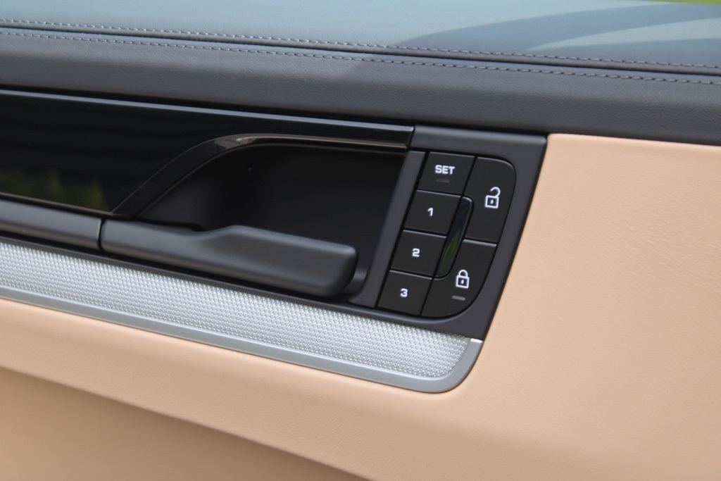 2026 Porsche Cayenne Coupe photo 18