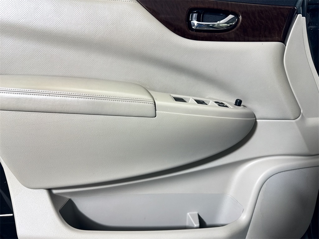2012 Nissan Quest SV photo 19