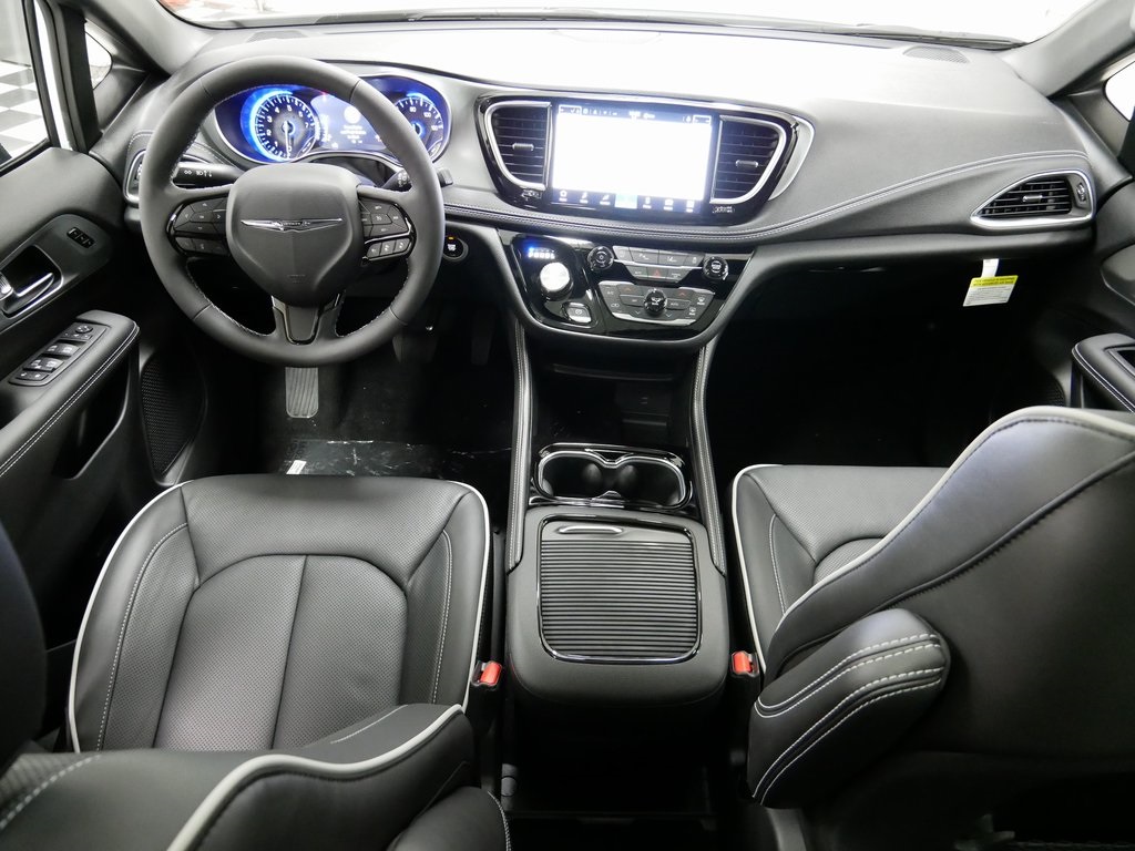 2026 Chrysler Pacifica Limited photo 11