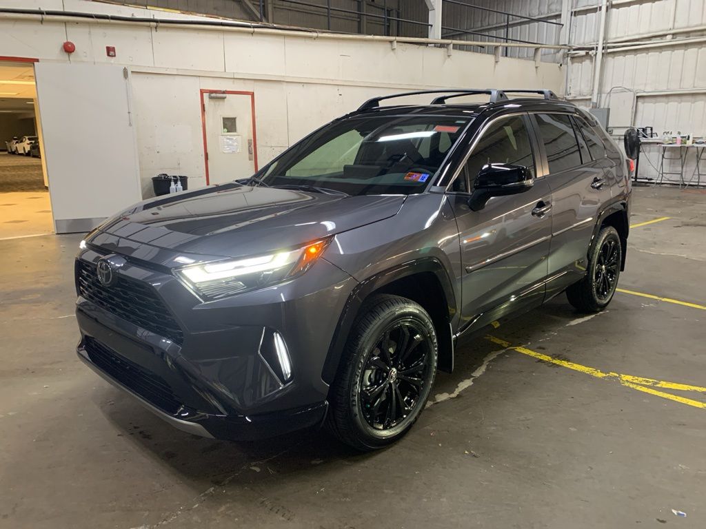 2025 Toyota RAV4 XSE's photo