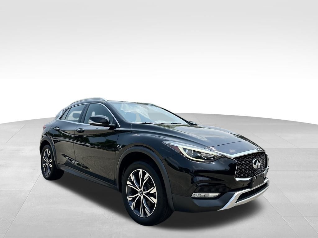 2017 Infiniti QX30 Premium photo 3