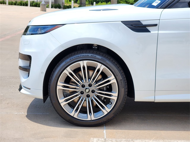 2025 Land Rover Range Rover Sport SE photo 4