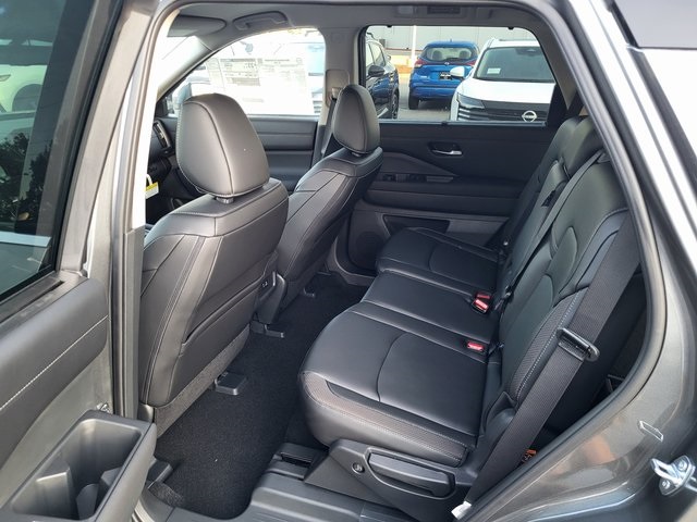 2025 Nissan Pathfinder SL photo 14