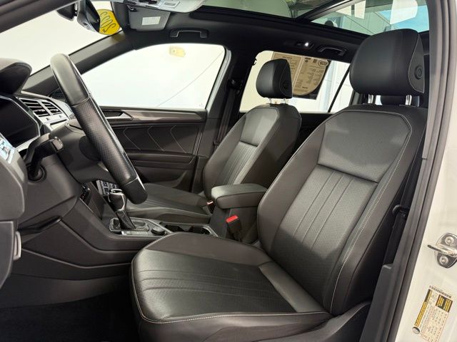 2023 Volkswagen Tiguan SE R-Line Black photo 25