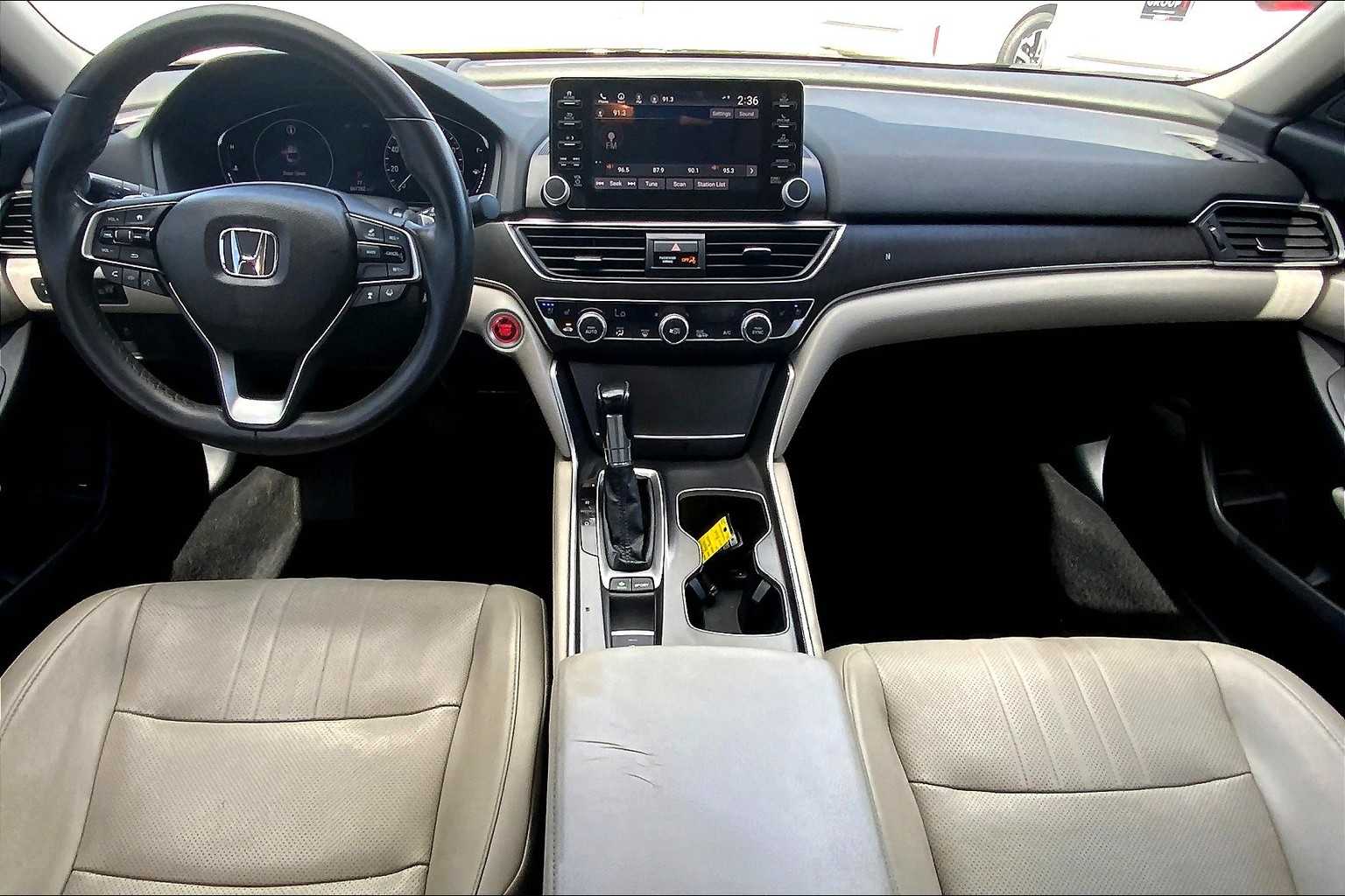 2018 Honda Accord Touring 1.5T photo 13