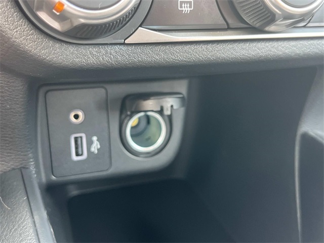 2025 Nissan Versa 1.6 S photo 25