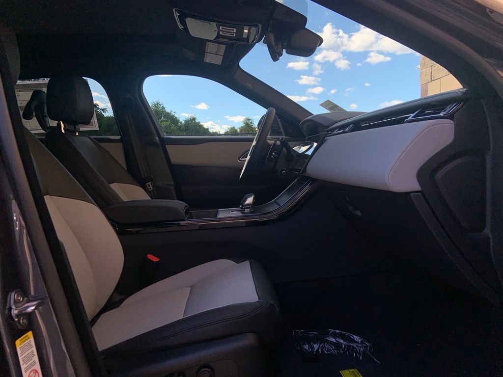 2026 Land Rover Range Rover Velar SE photo 14