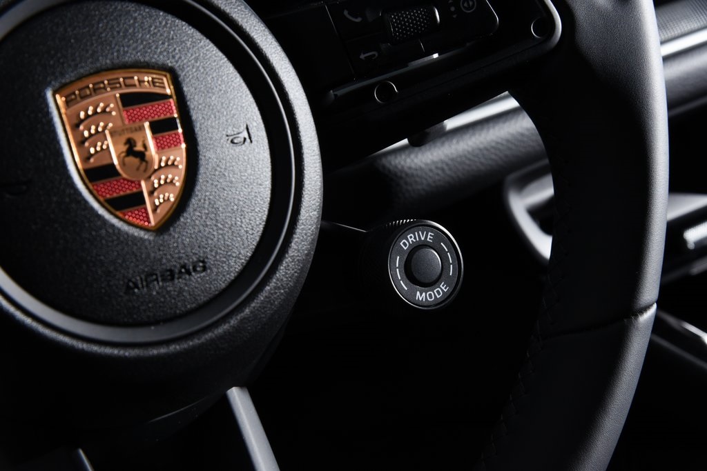 2025 Porsche Cayenne Coupe S photo 18