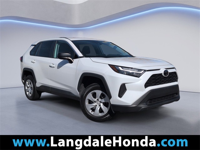 2023 Toyota RAV4 LE's photo