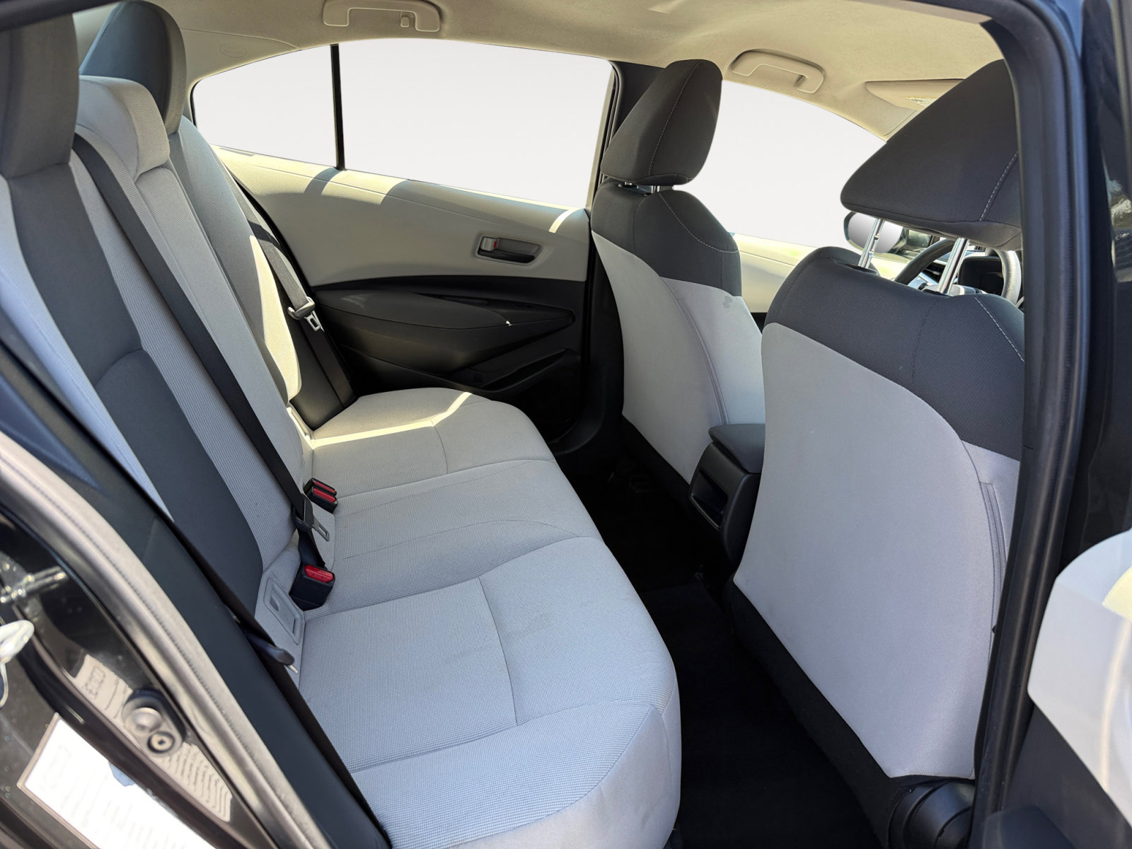 2022 Toyota Corolla LE photo 17