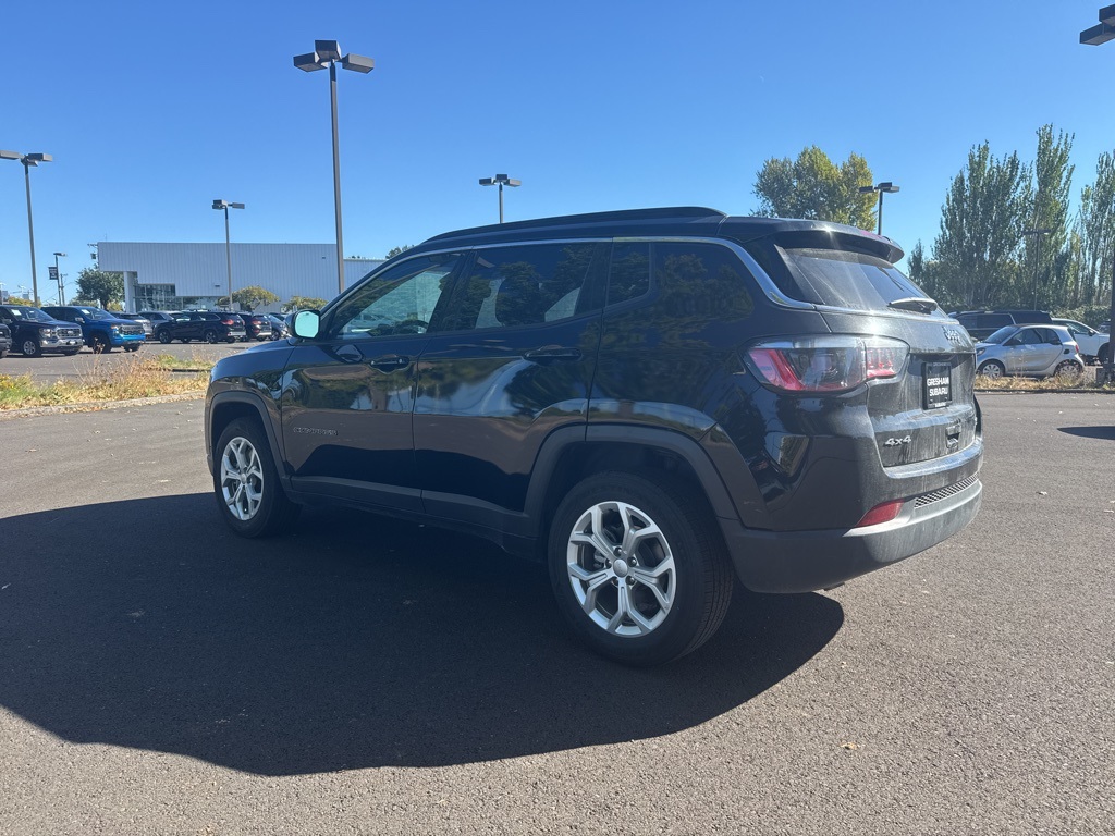 2024 Jeep Compass Latitude photo 4
