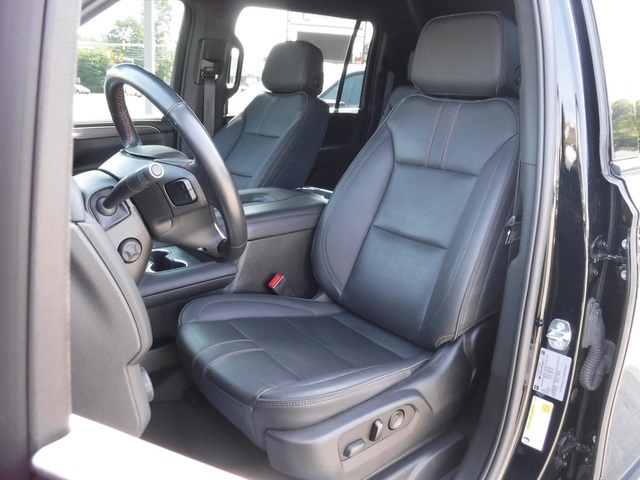2022 Chevrolet Suburban RST photo 16
