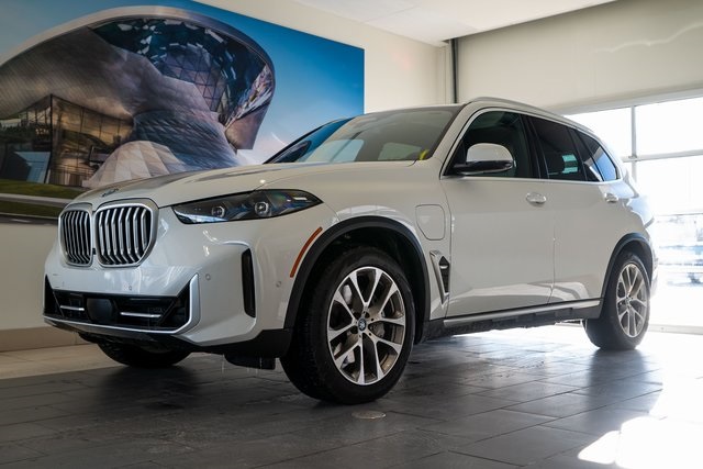 2024 BMW X5 50e's photo