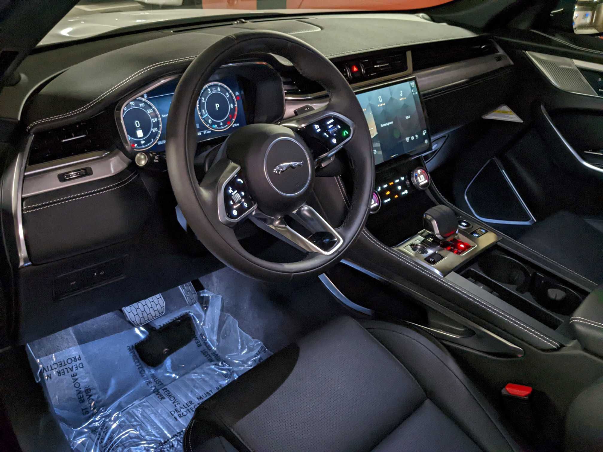 2025 Jaguar F-PACE P250 R-Dynamic S photo 3