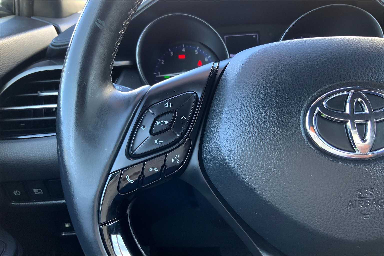 2018 Toyota C-HR XLE photo 21
