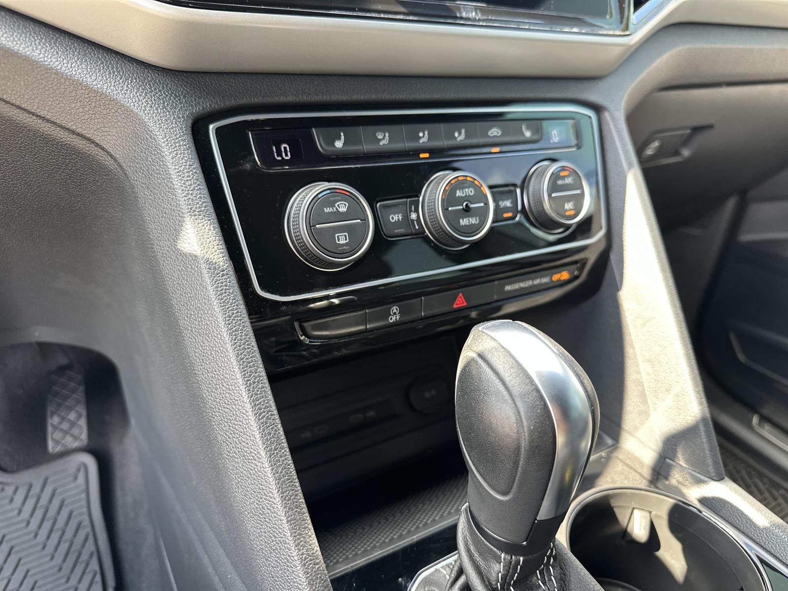 2023 Volkswagen Atlas Cross Sport V6 SE Technology photo 11