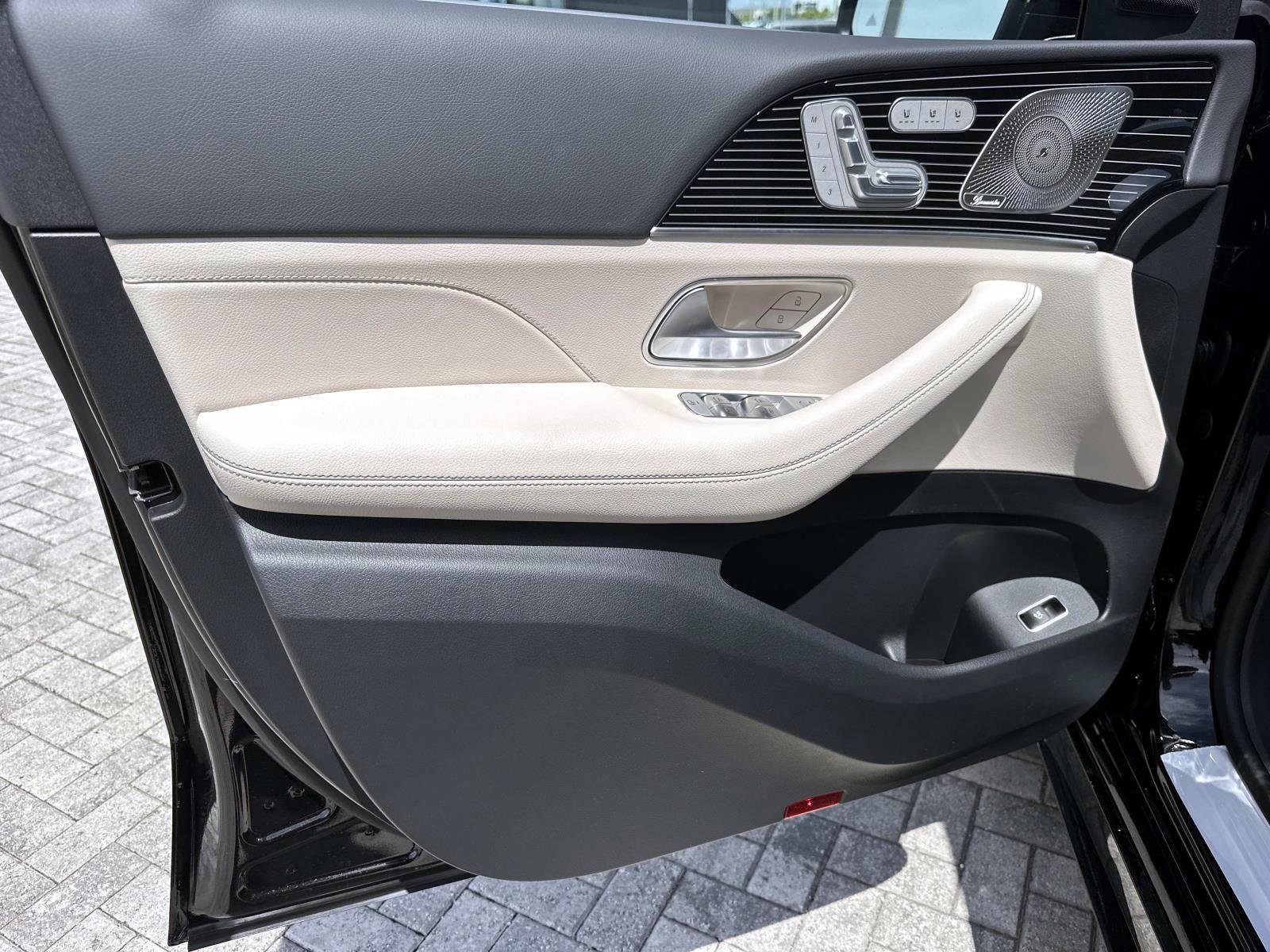 2026 Mercedes Benz GLS 450 4MATIC photo 14