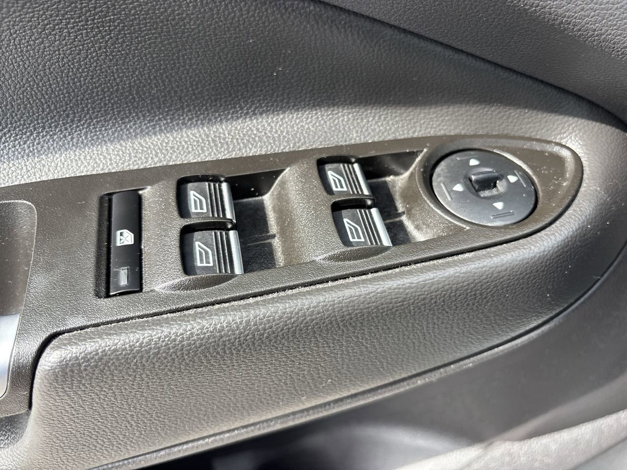 2017 Ford C-Max Hybrid SE photo 16
