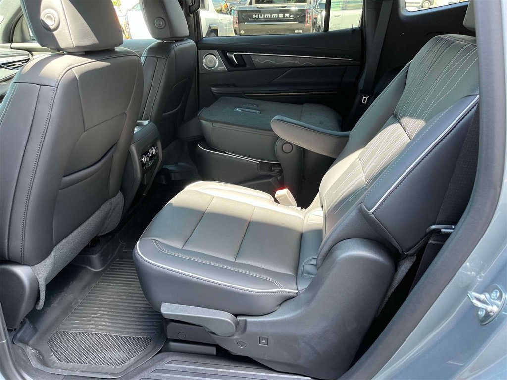 2025 Buick Enclave Avenir photo 16