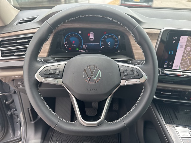 2025 Volkswagen Atlas SEL photo 23