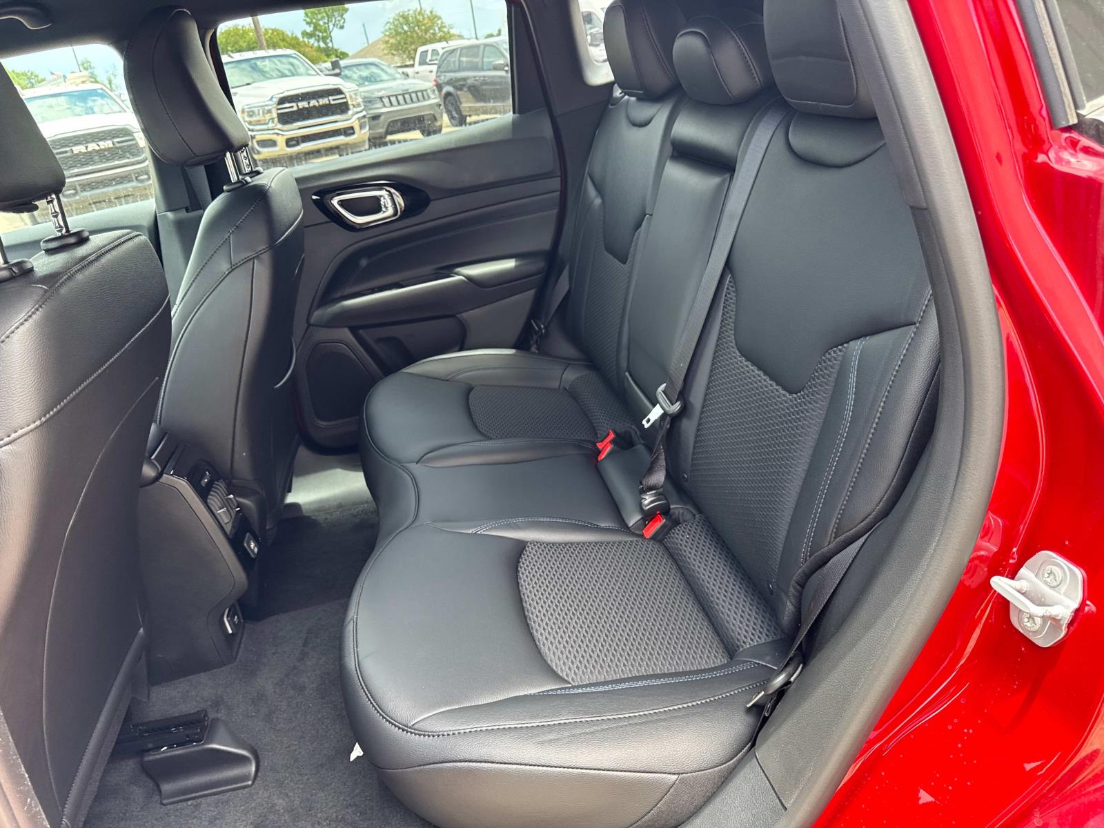 2025 Jeep Compass Latitude photo 6