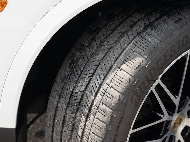 2024 Porsche Cayenne Base photo 13