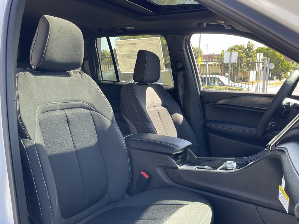 2025 Jeep Grand Cherokee Laredo X photo 19