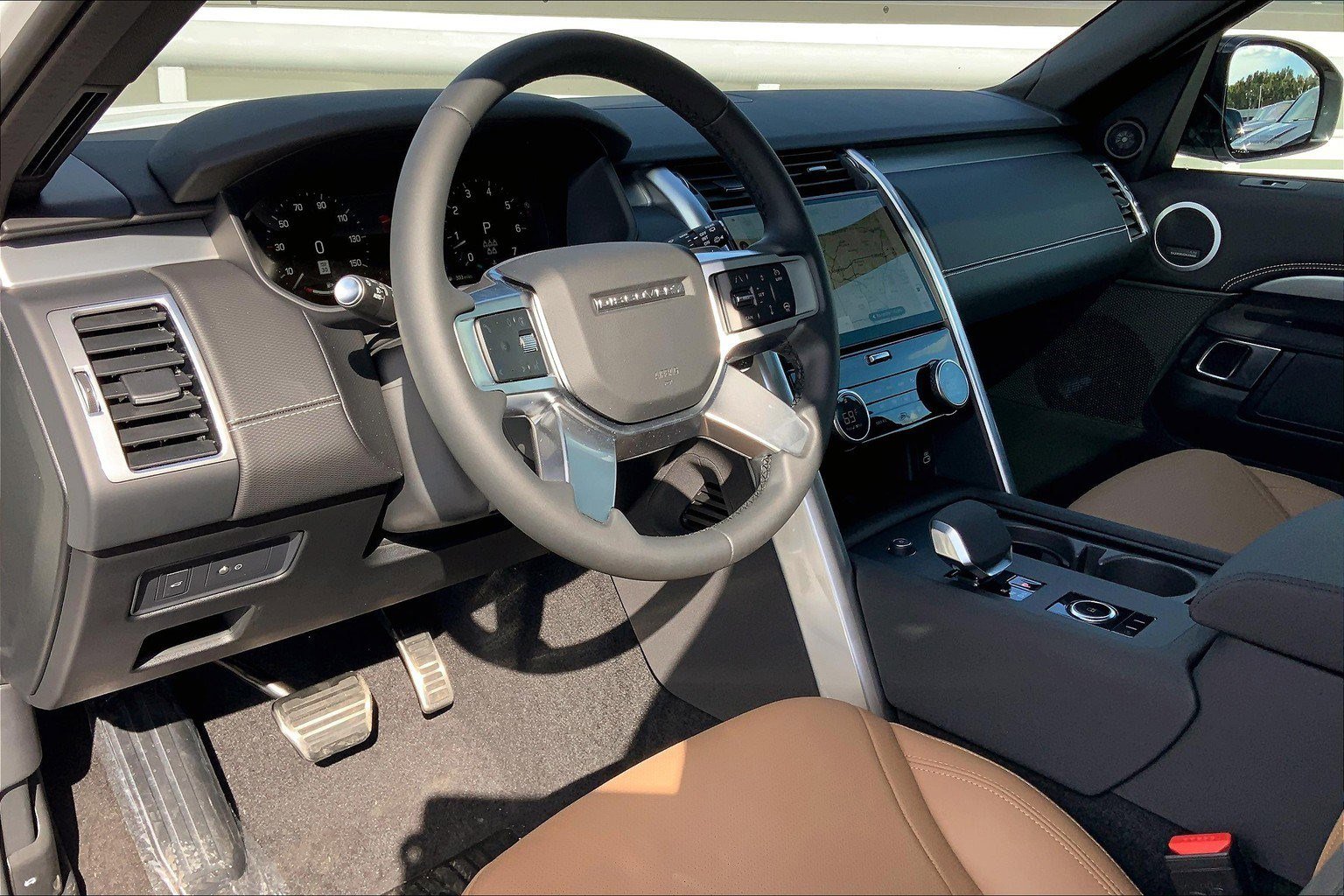 2025 Land Rover Discovery SE photo 3