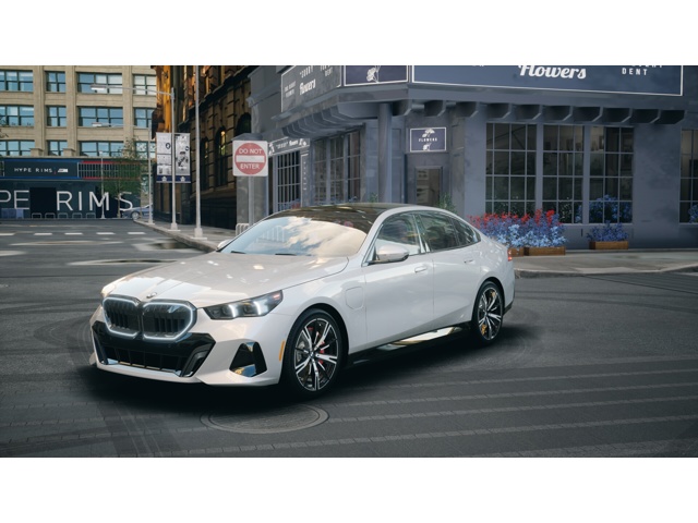 2026 BMW 5 Series 550e's photo